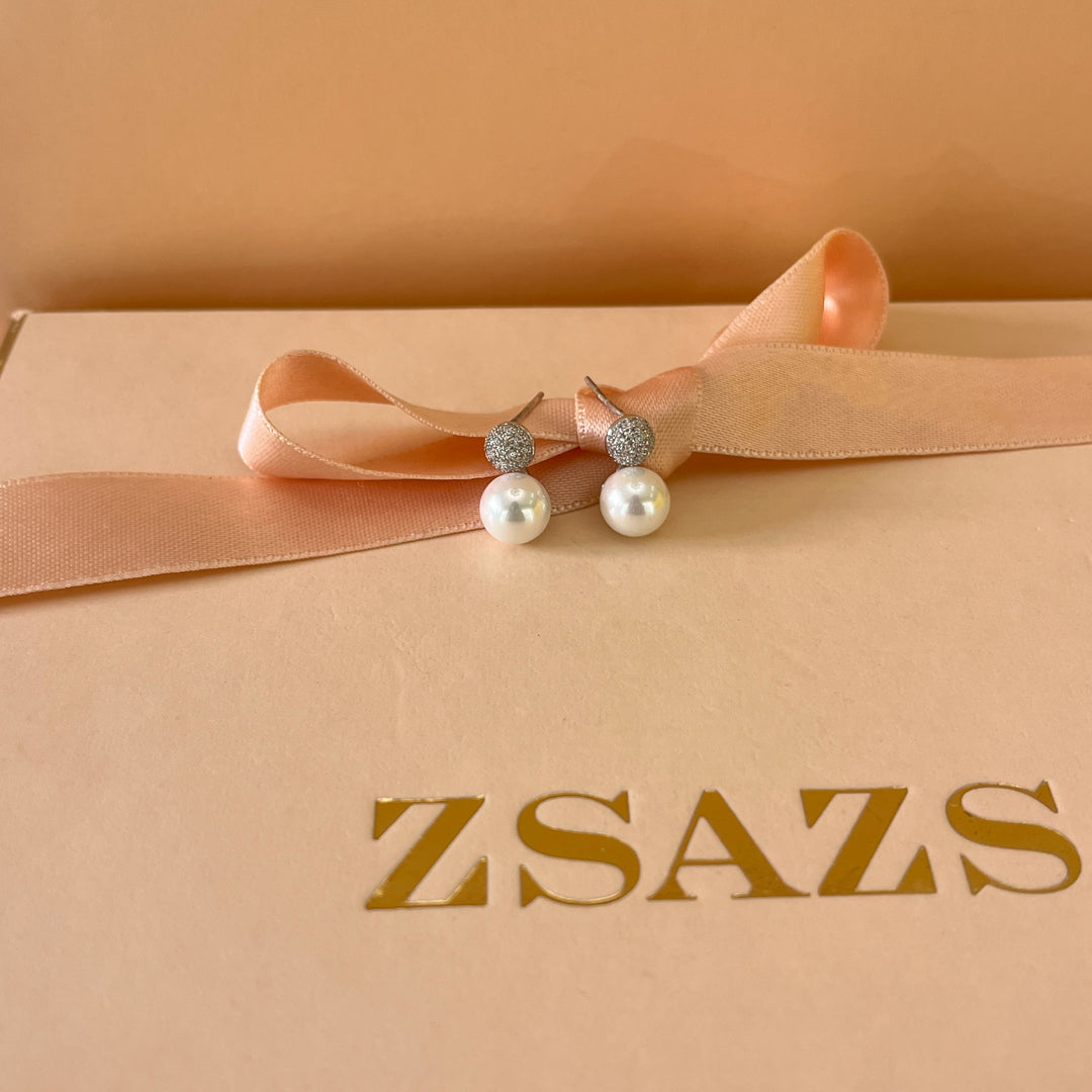 Zircone and white pearls white gold plated set