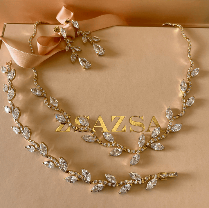Gold marquise zircone set