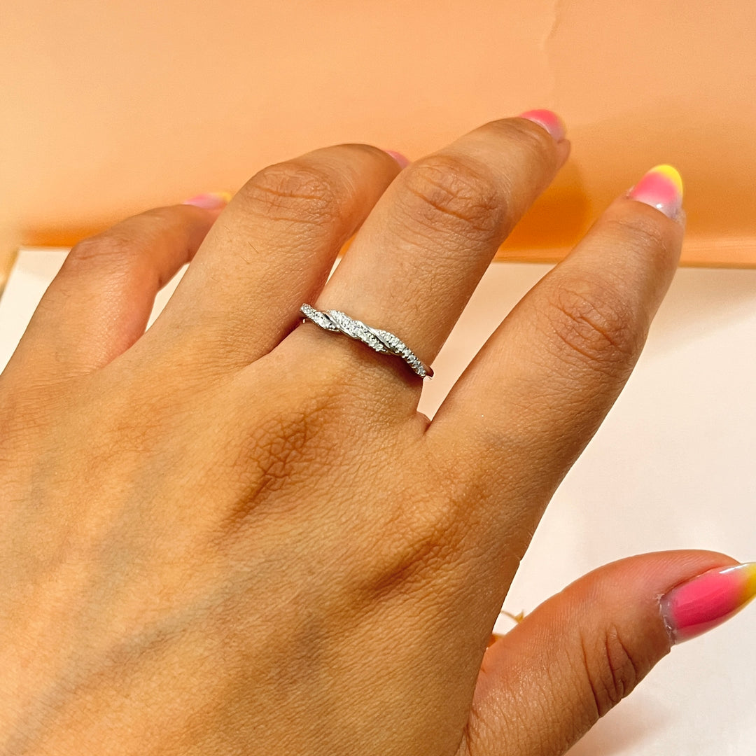 Zircone sterling silver twisted ring