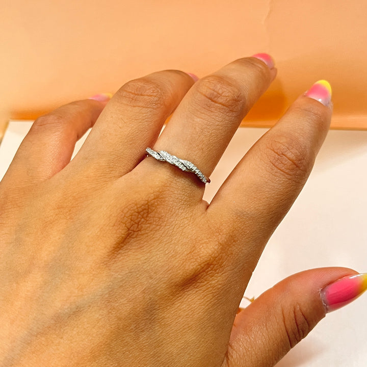 Zircone sterling silver twisted ring