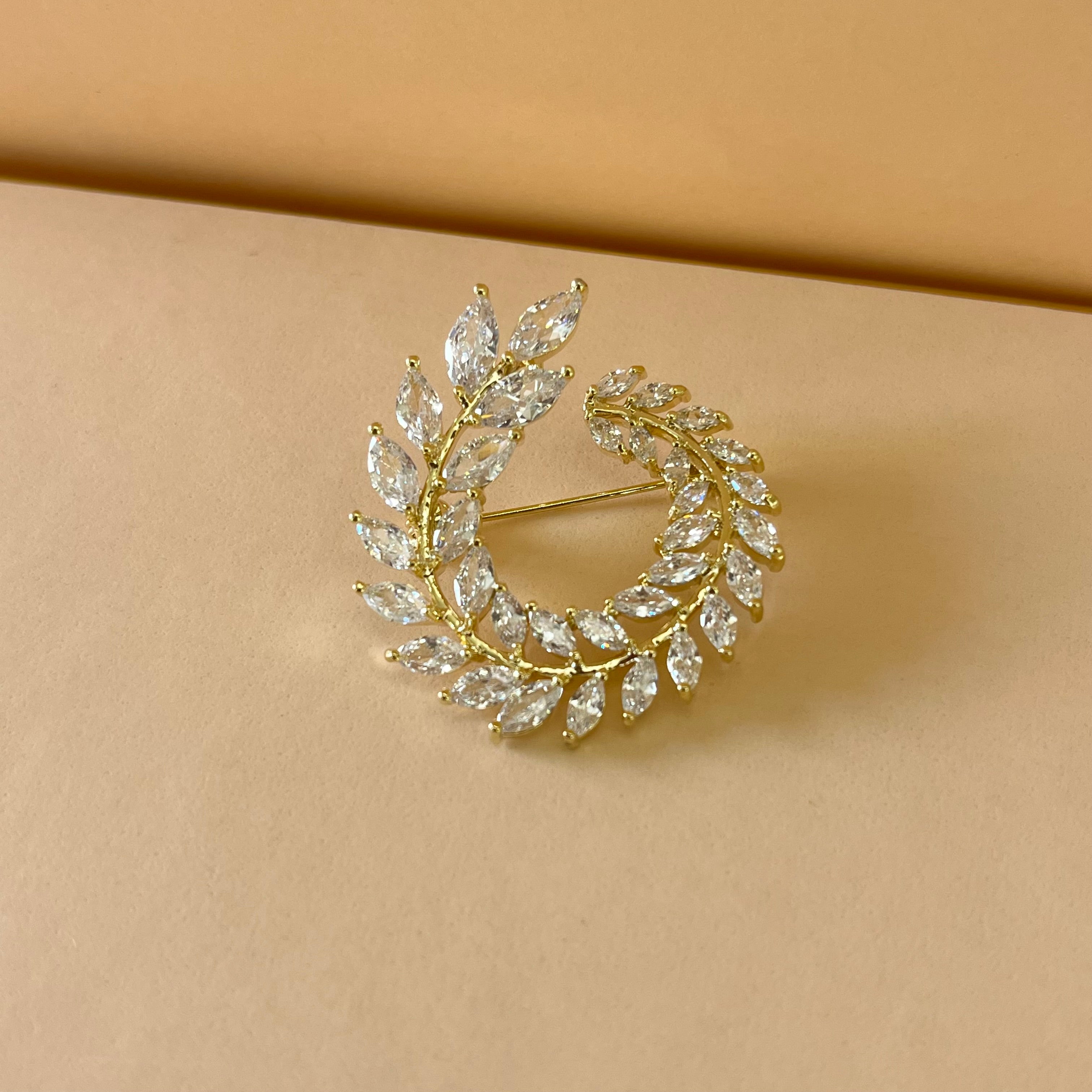 Marquise round brooch