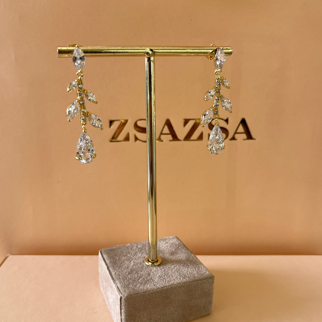 Gold marquise zircone set