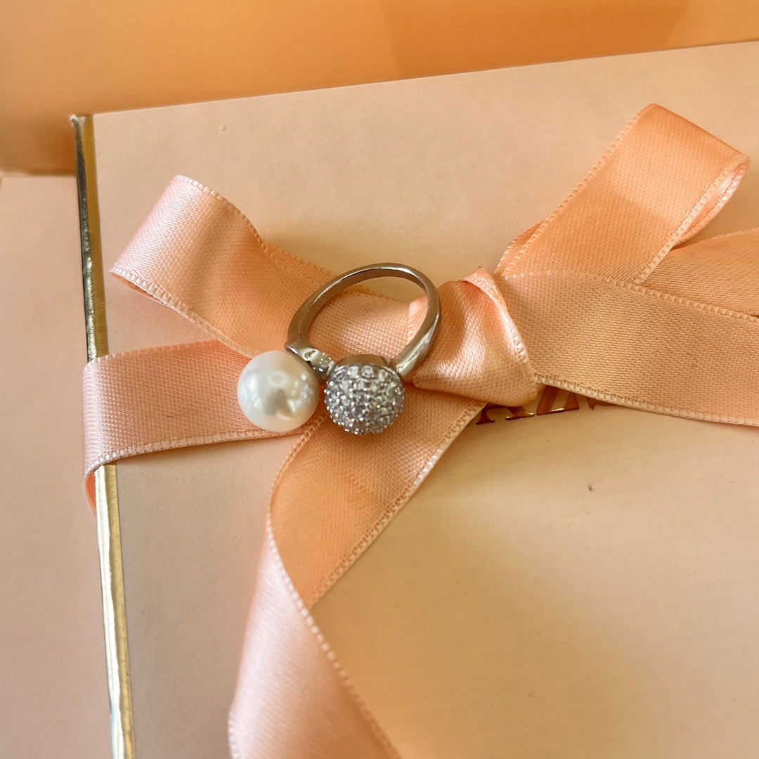 Zircone ball and white pearls white gold plated ring