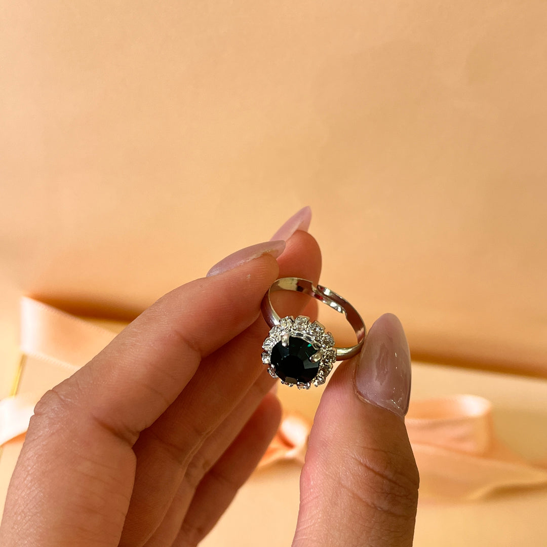 Dark green flower preciosa crystals set