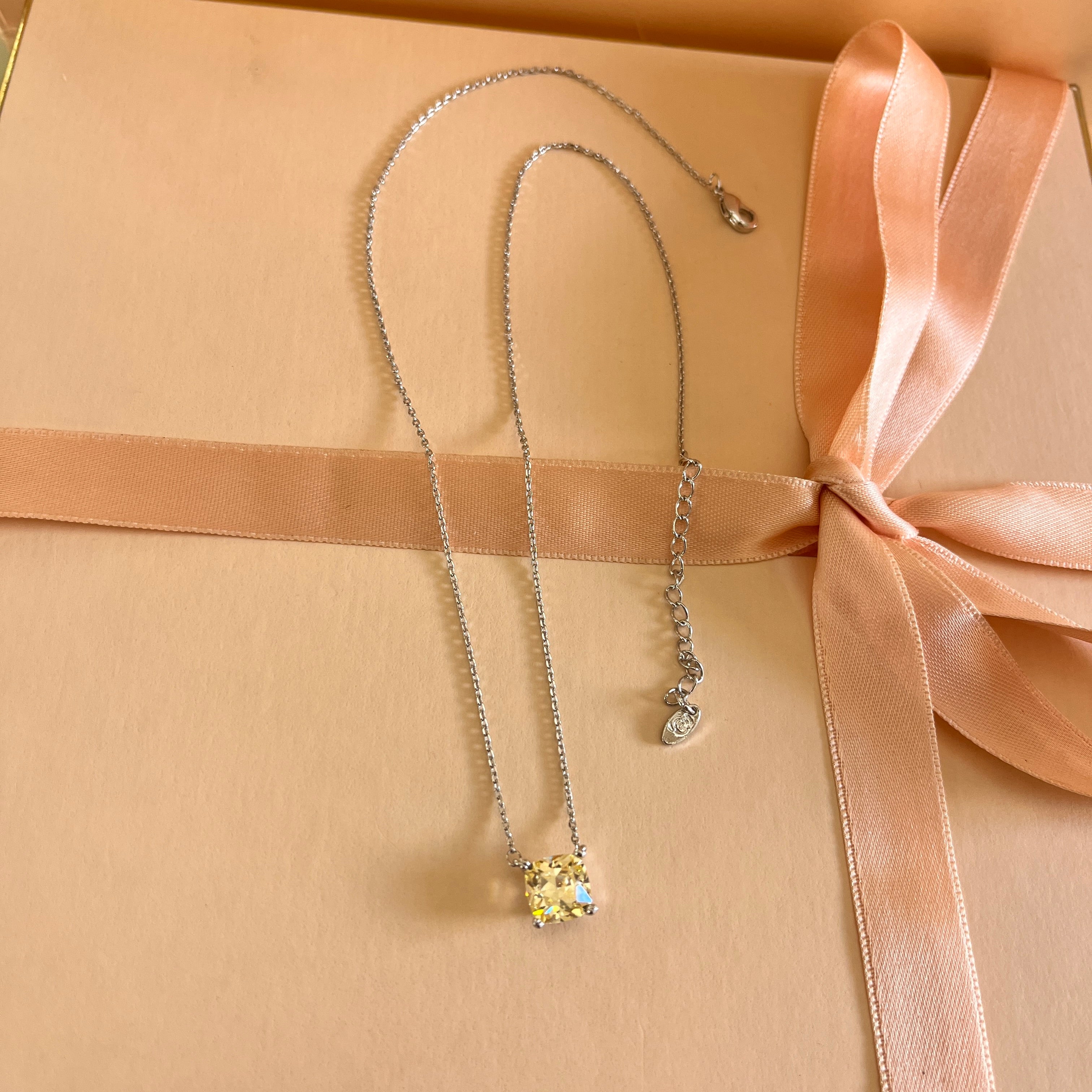 Yellow zircone pendant