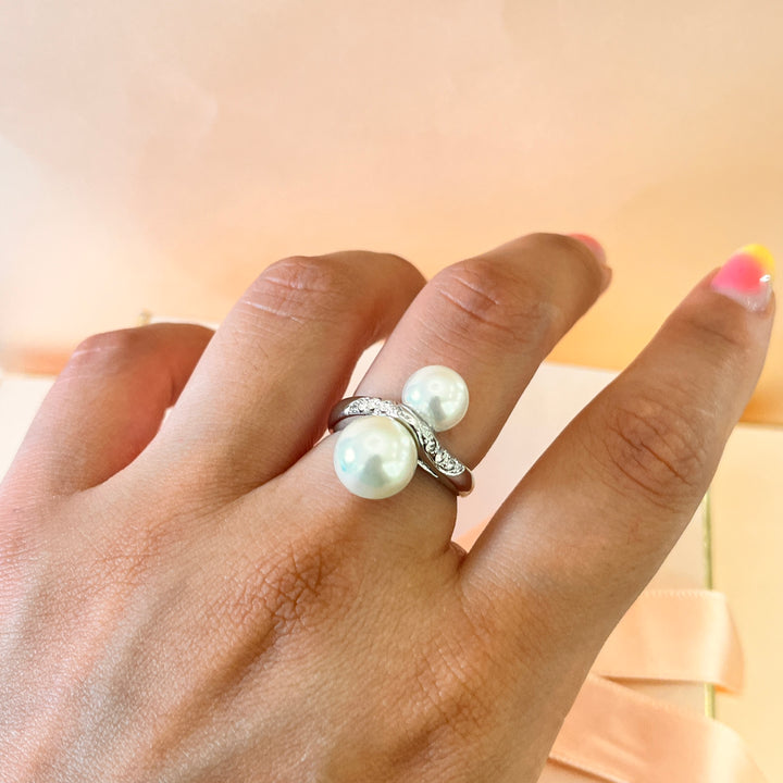 Zircone and double ivory pearls white gold plated ring