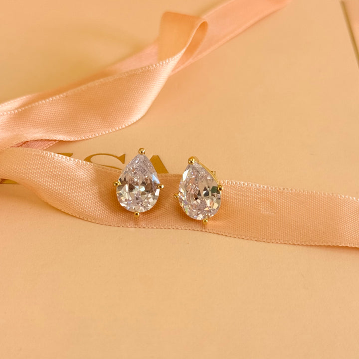 Teardrop zircone gold plated studs