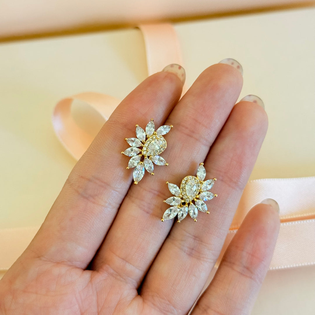 Teardrop and marquise zircone gold plated earrings