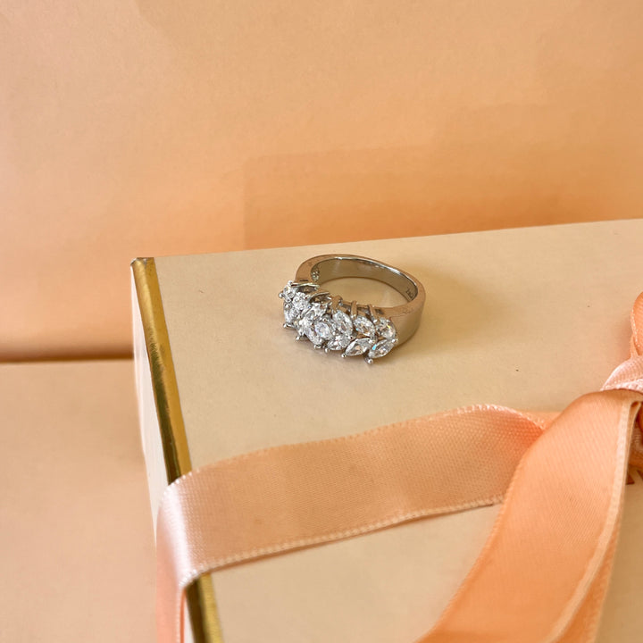 Zircone marquise white gold plated band ring