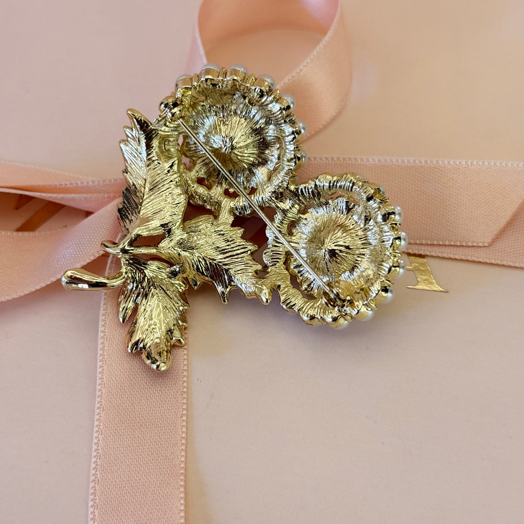 Two flowers pearls rhinestone gold plated brooch