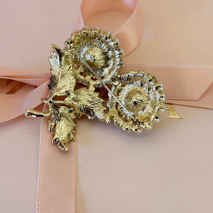 Two flowers pearls rhinestone gold plated brooch
