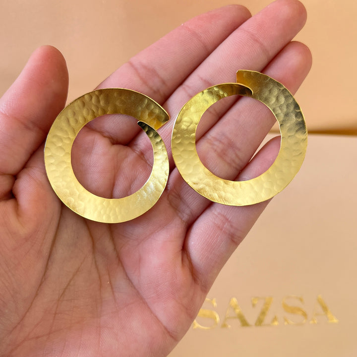Gold earrings studs
