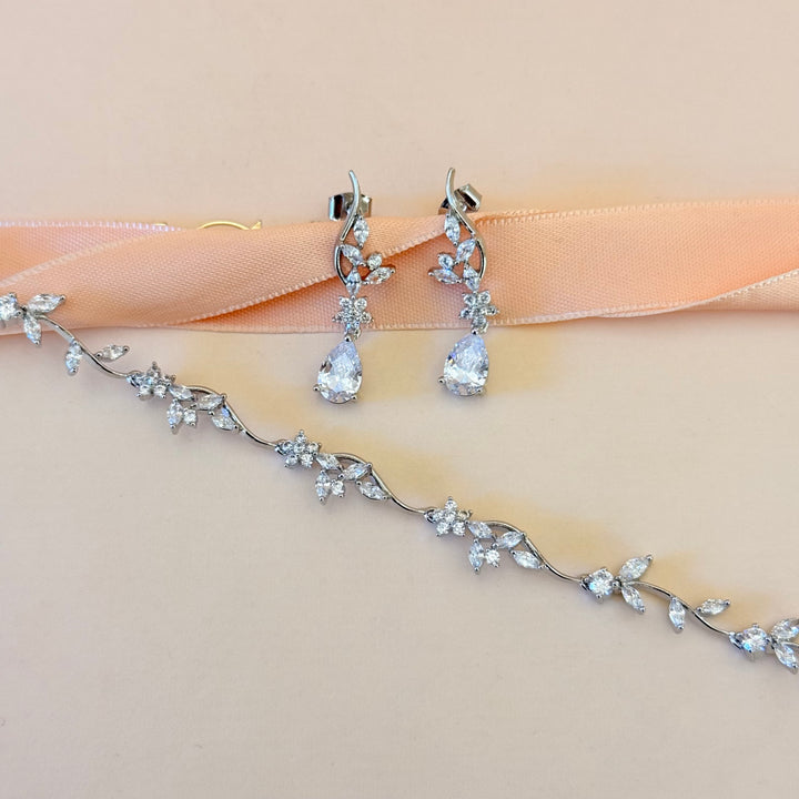 Flower and teardrop zircone silver earrings and bracelet