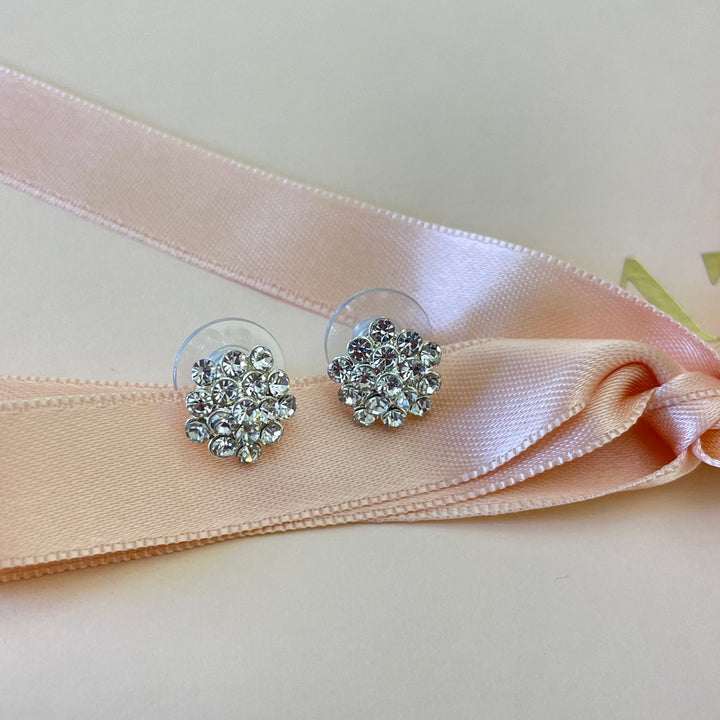 Studs earrings