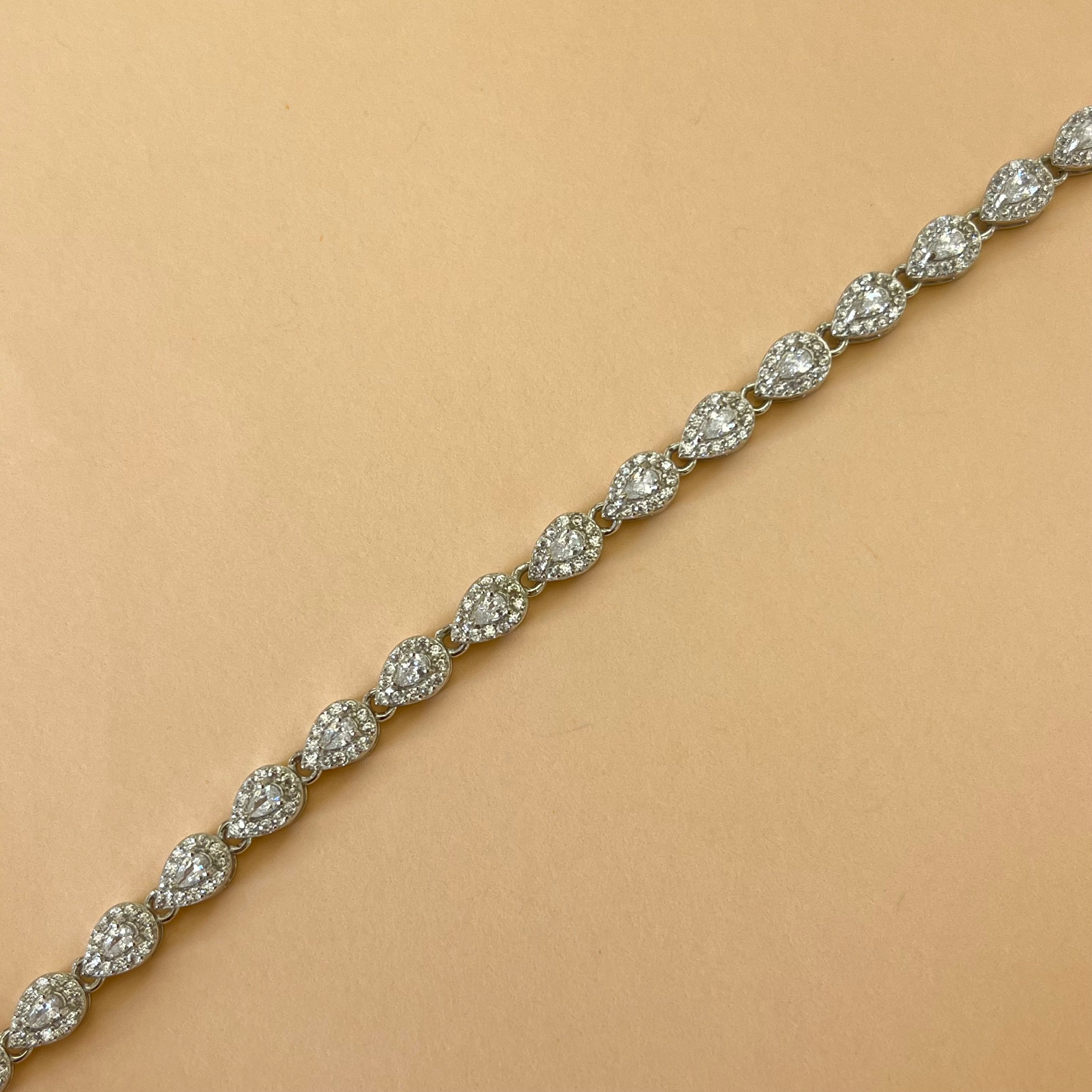 Silver zircone teardrop bracelet