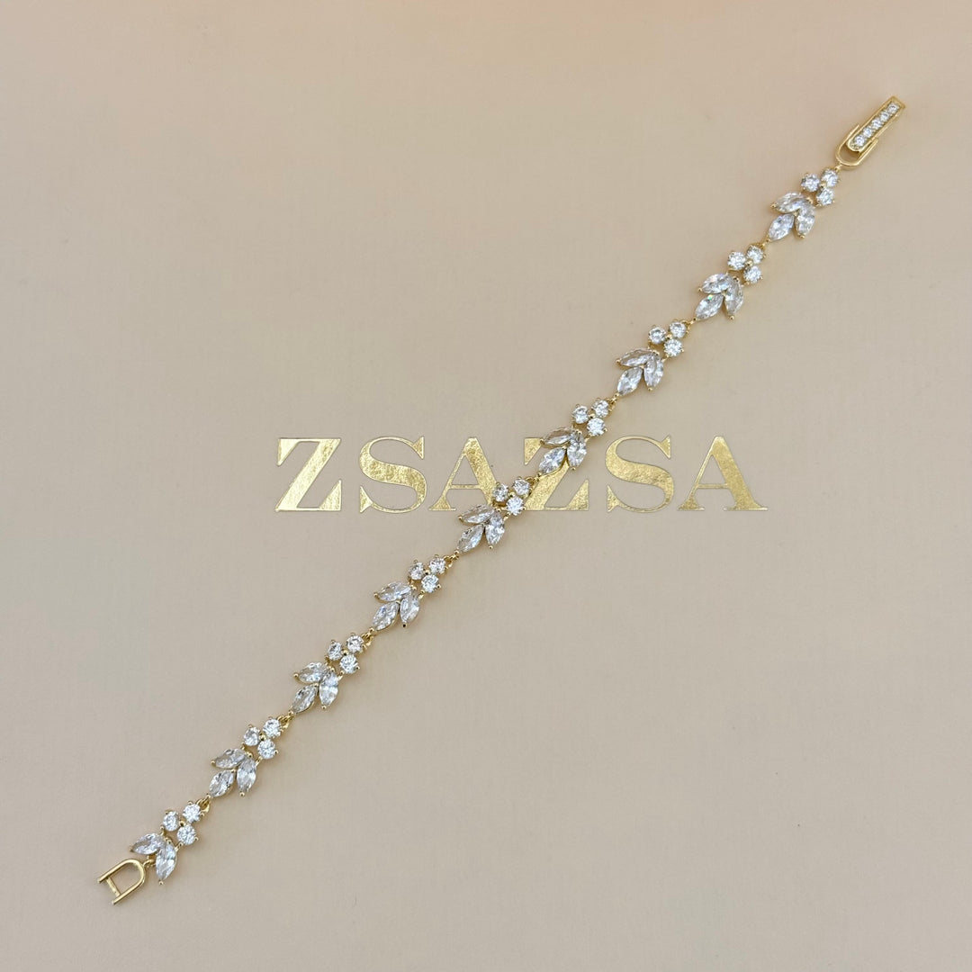 Round and marquise zircone gold plated set