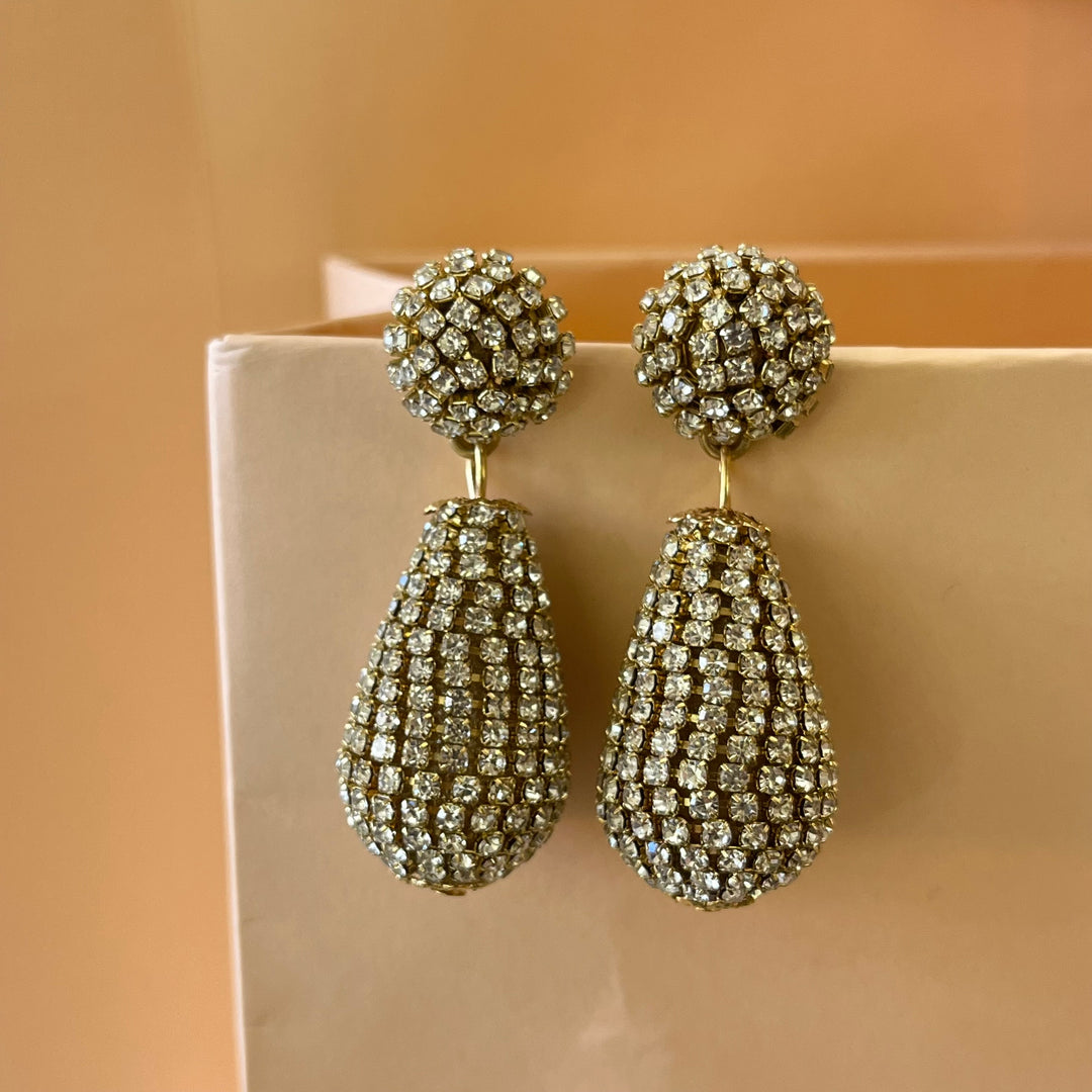 Elegant gold earrings