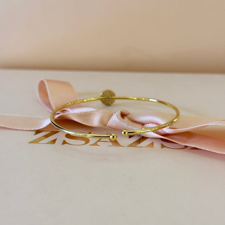 Zircone dainty round gold plated bangle