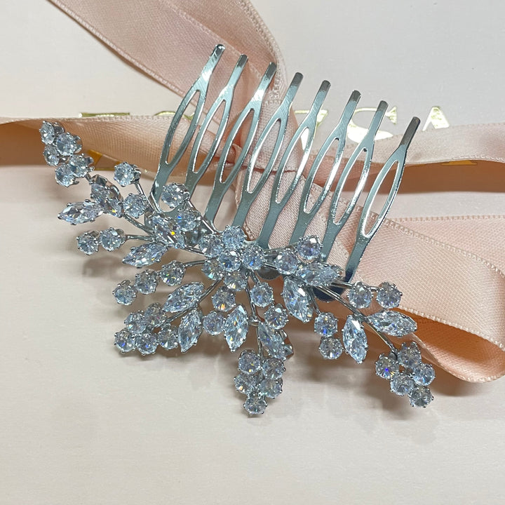 Dainty flower detail zircone hair comb