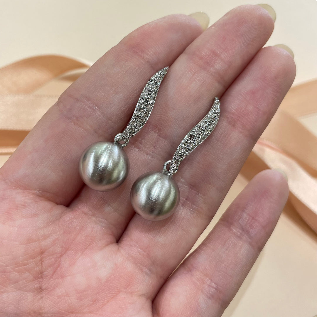 Elegant earrings