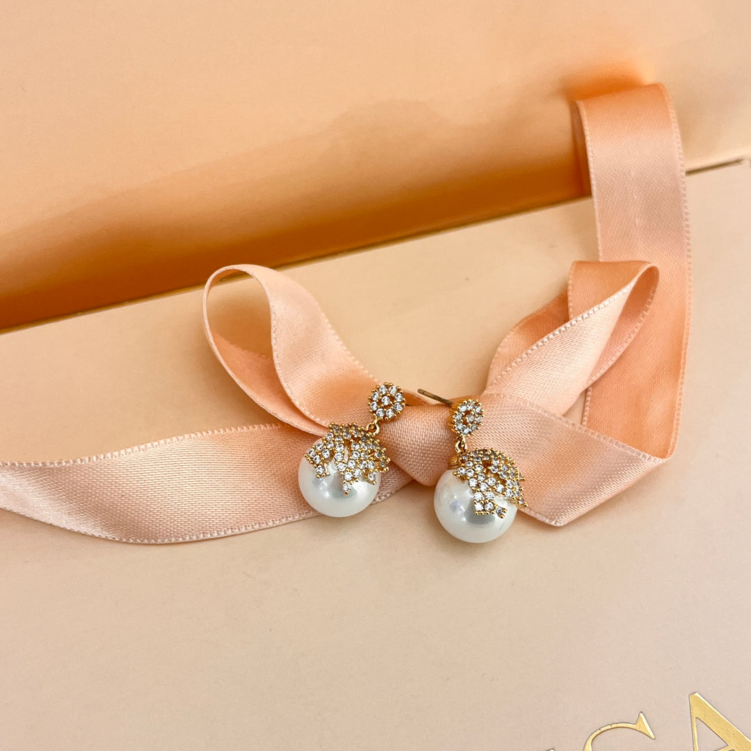 Zircone and white pearls gold plated earrings