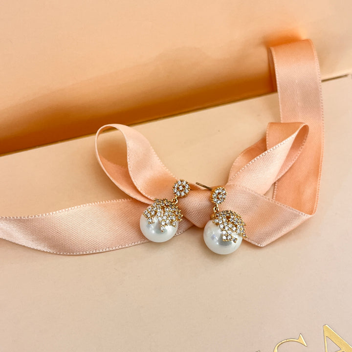 Zircone and white pearls gold plated earrings