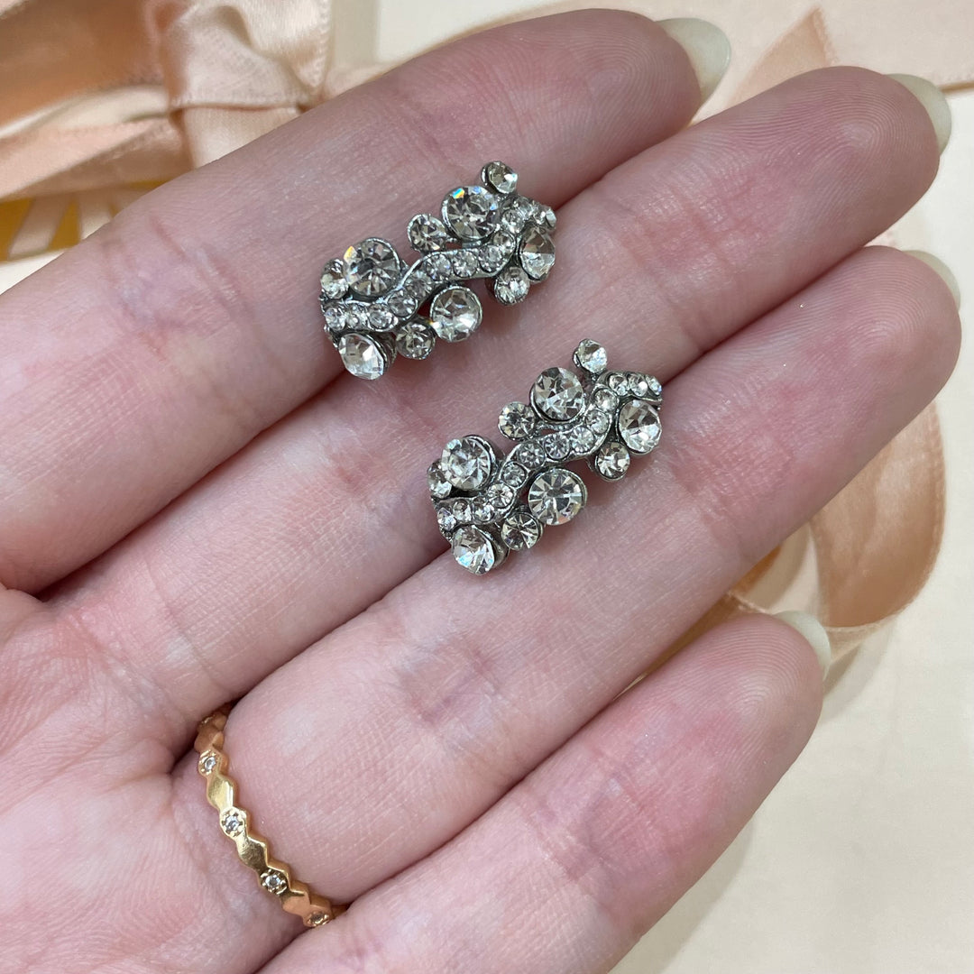 Studs earrings