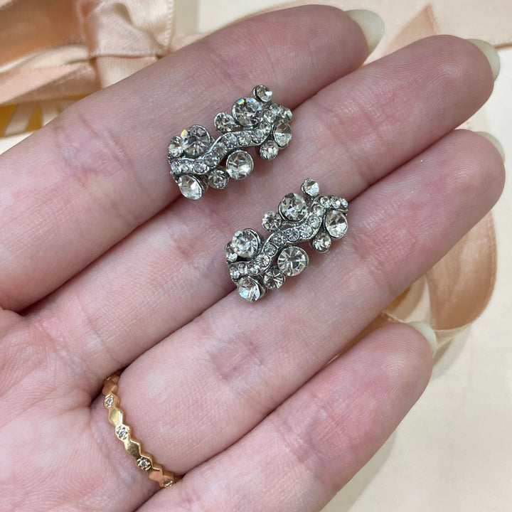 Studs earrings