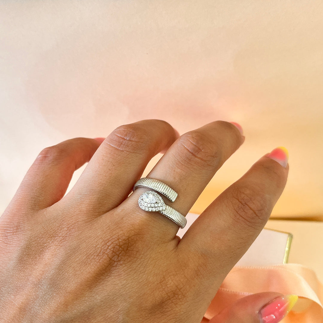 Zircone teardrop sterling silver twisted ring
