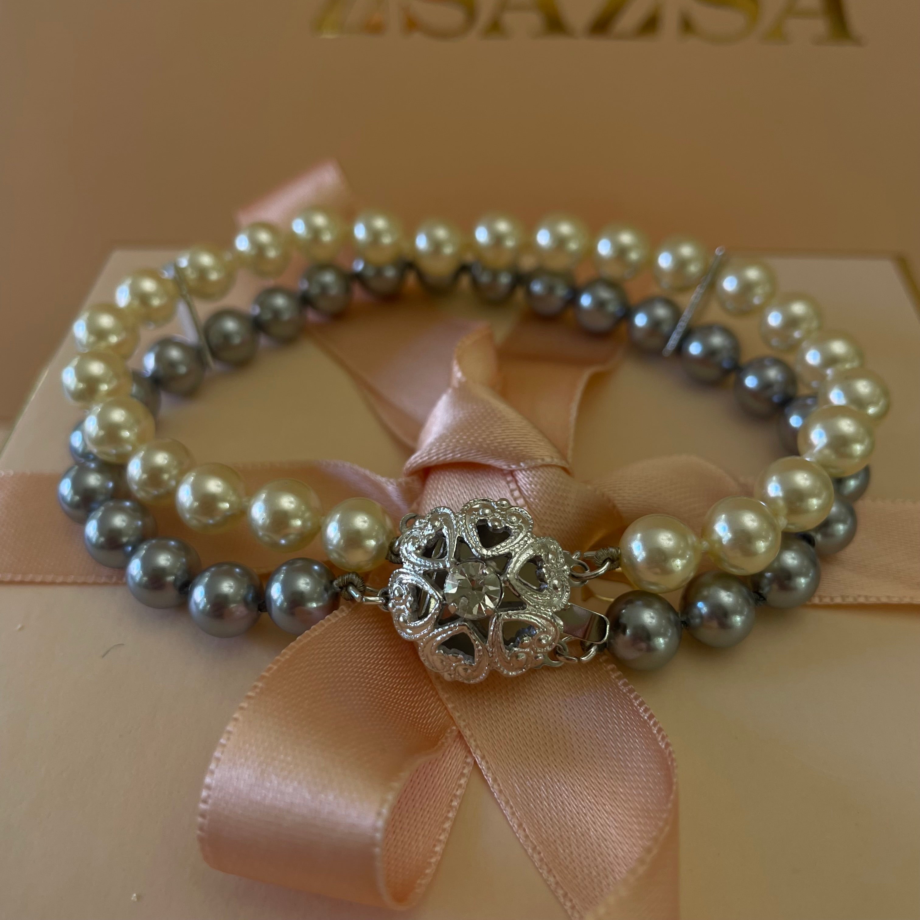 Grey & cream pearls bracelet