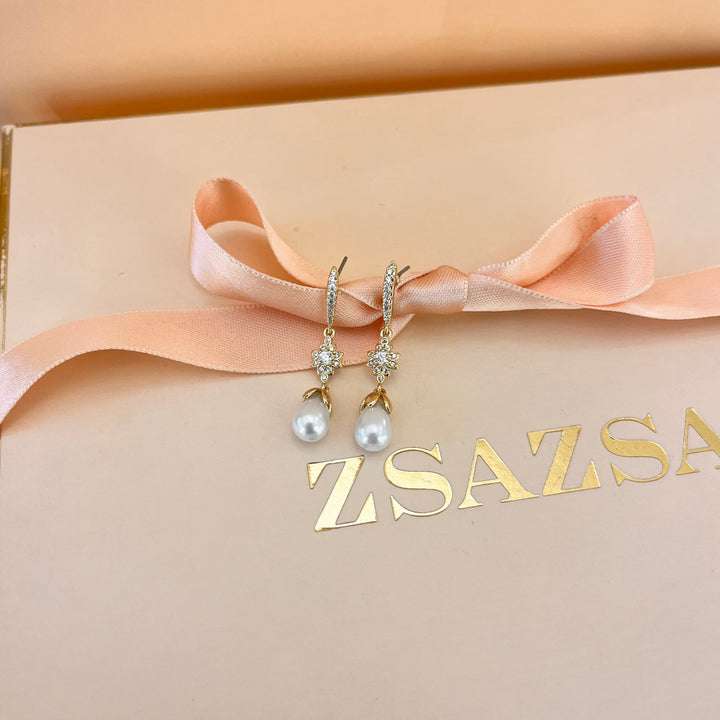 Zircone and white pearl gold plated earrings
