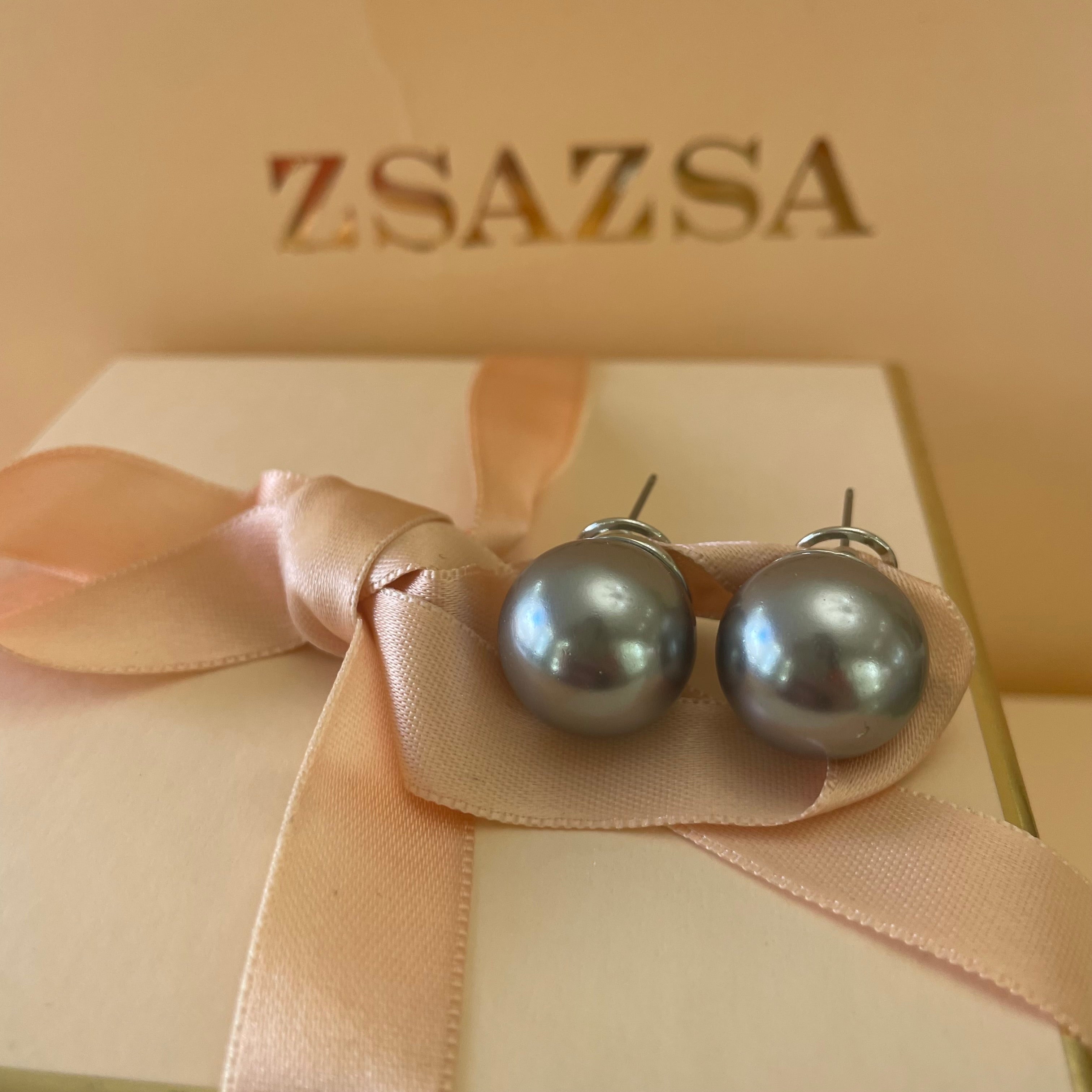 Grey pearls set