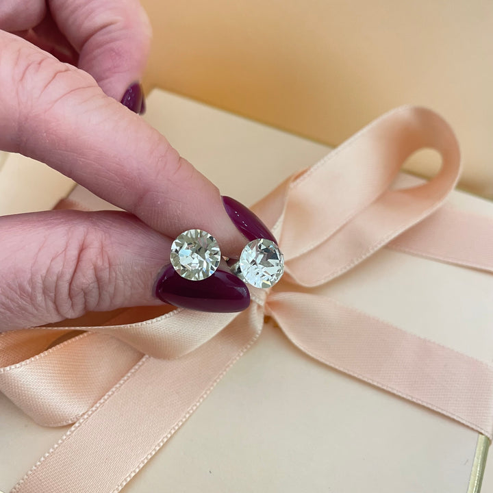 Solitaire studs