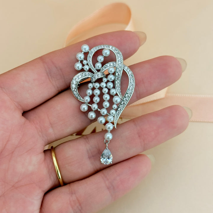 Dainty pearls and teardrop zircone silver brooch