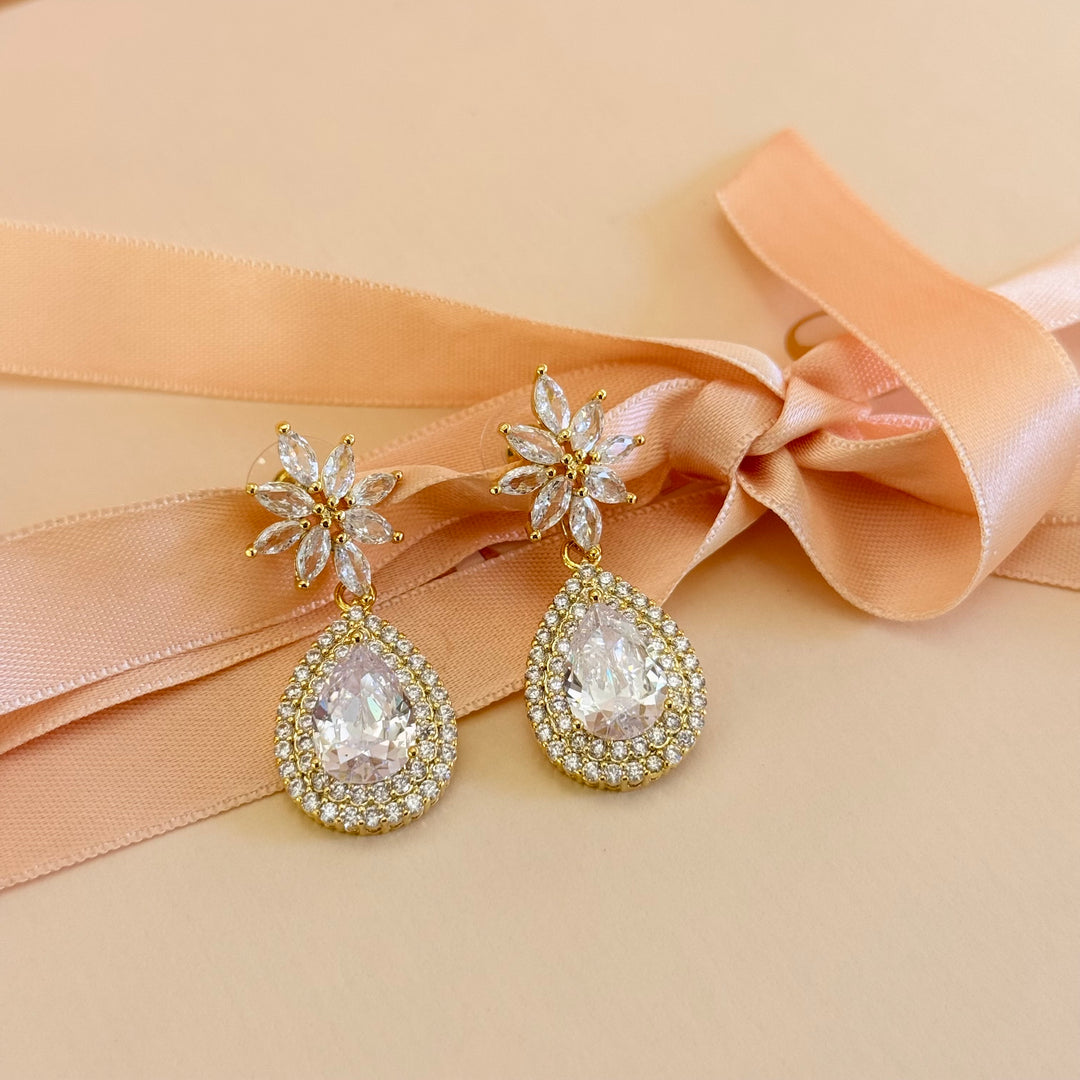 Flower and teardrop zircone gold plated earrings