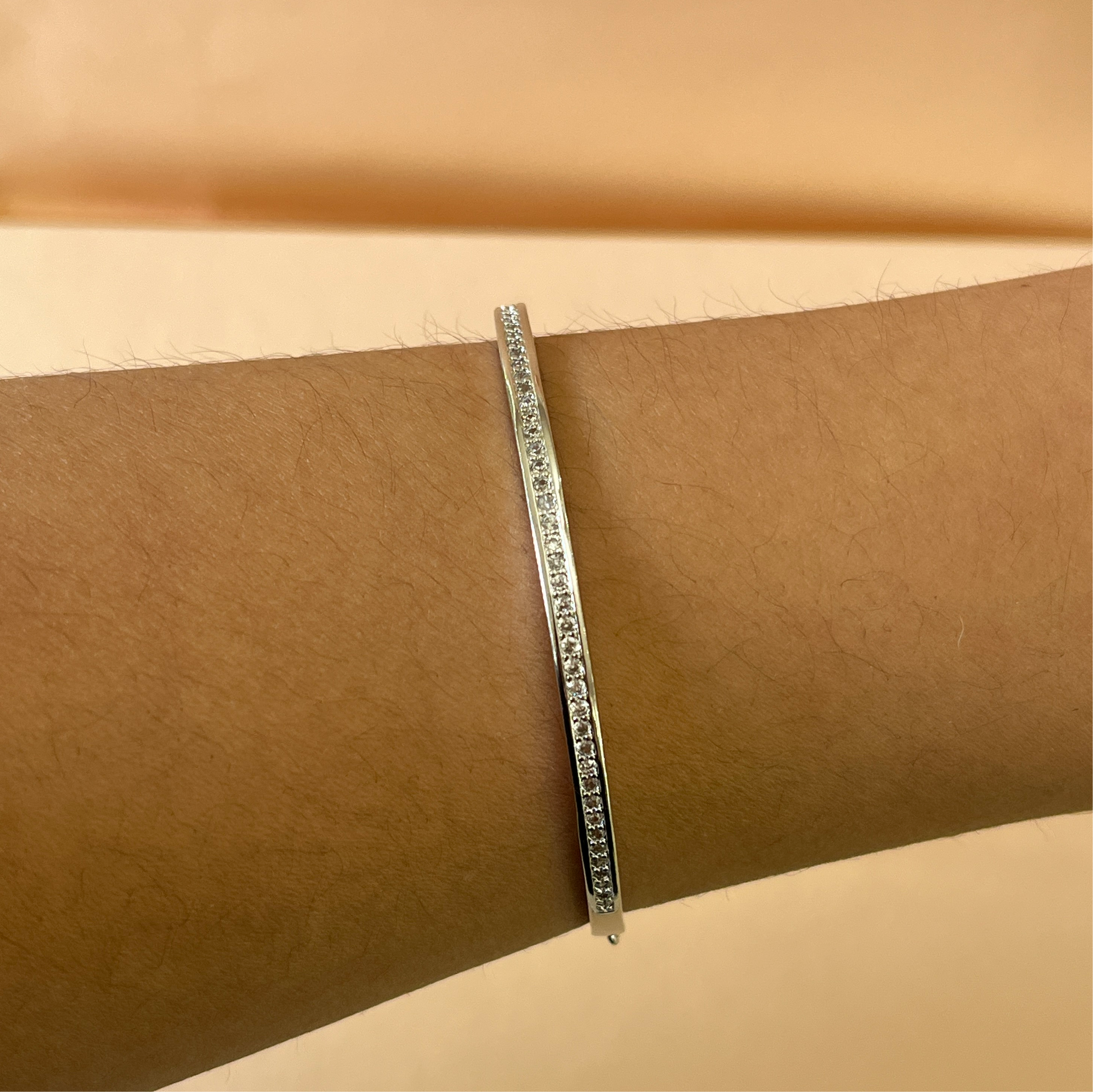 Adjustable silver zircone bangle