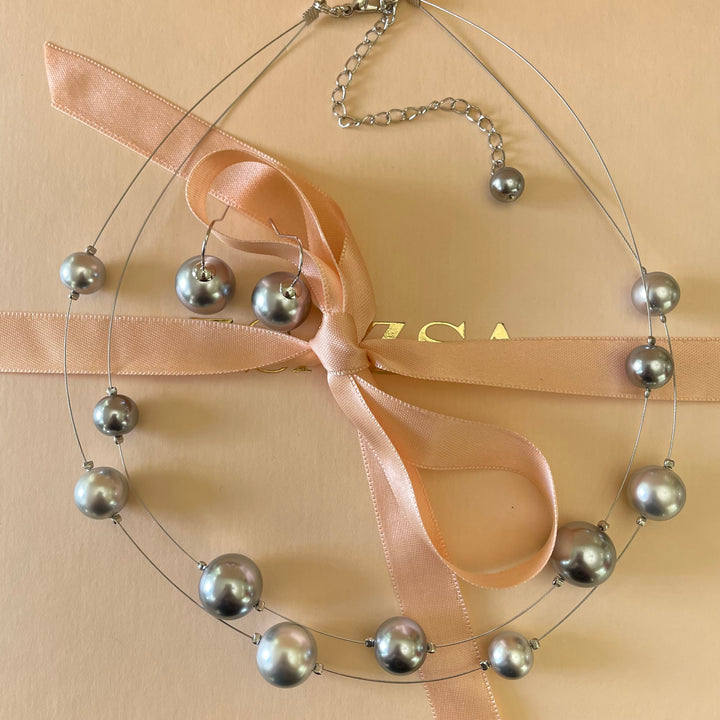 Grey pearl set
