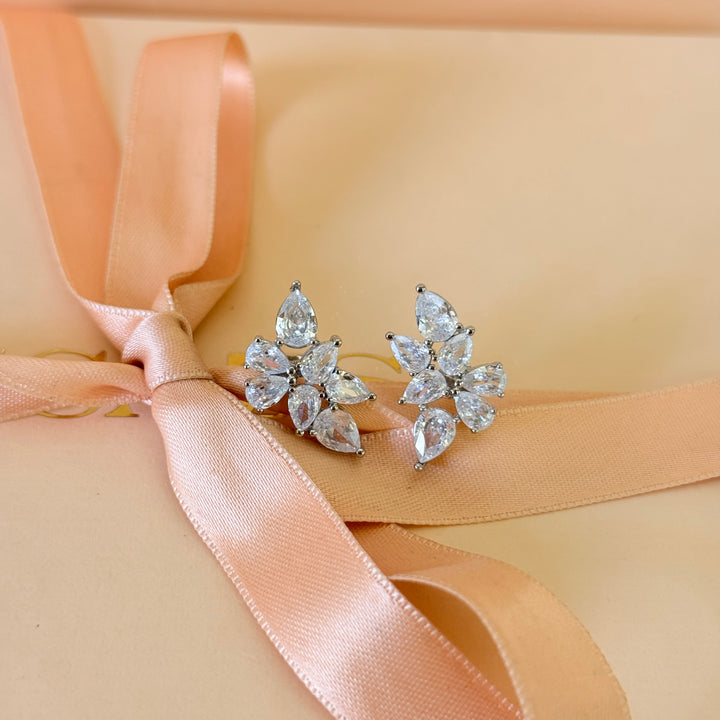 Teardrop zircone silver stud earrings