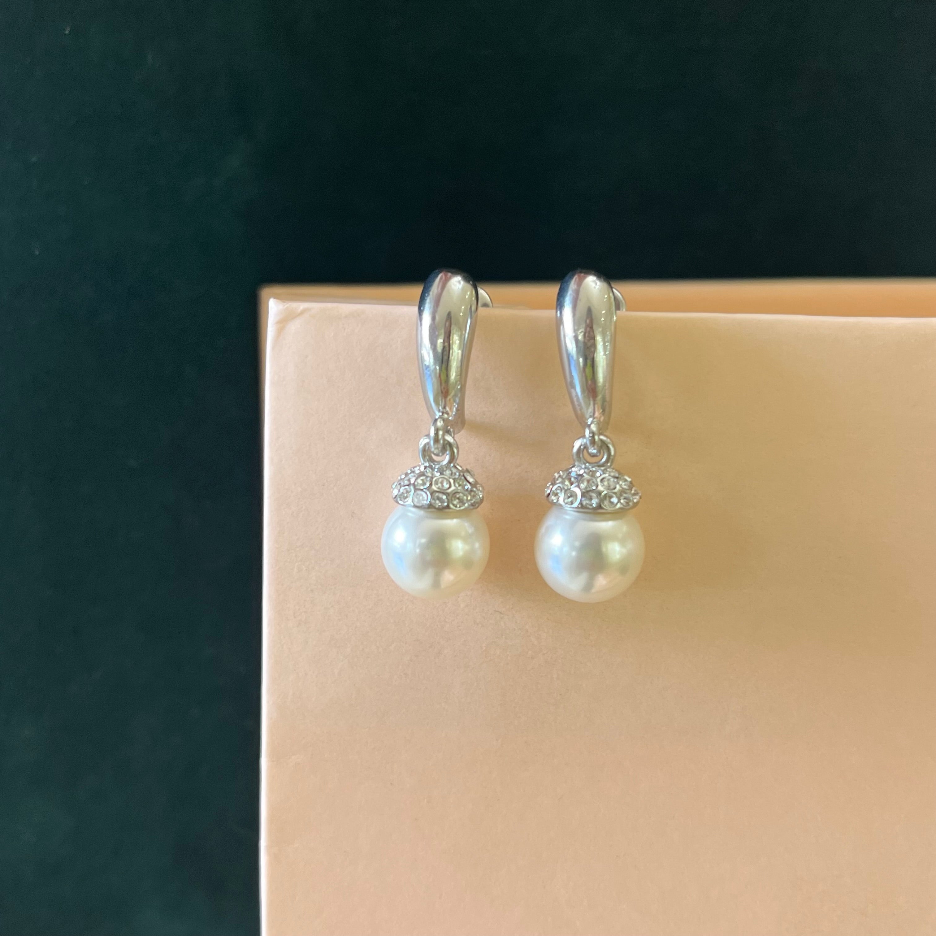 Pearls earrings