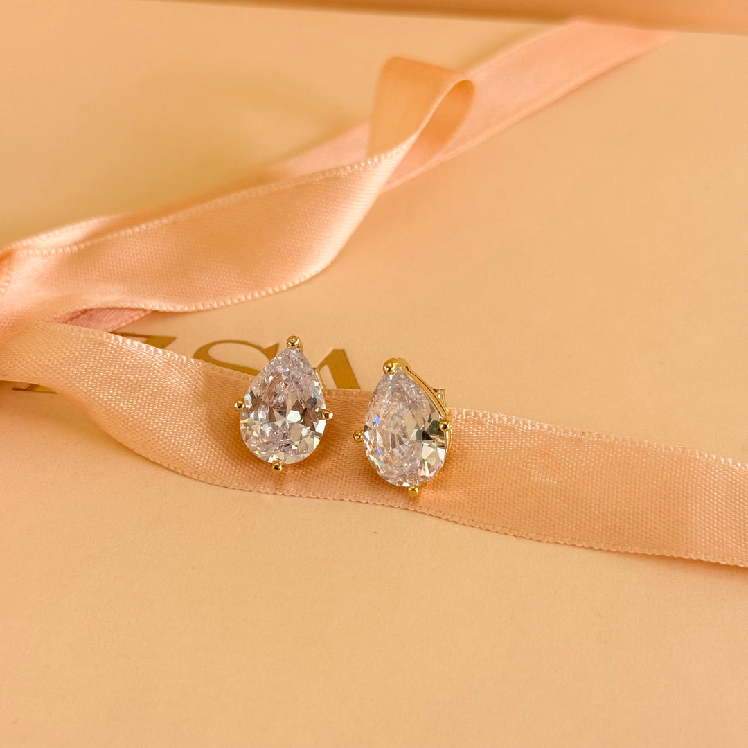 Teardrop zircone gold plated studs