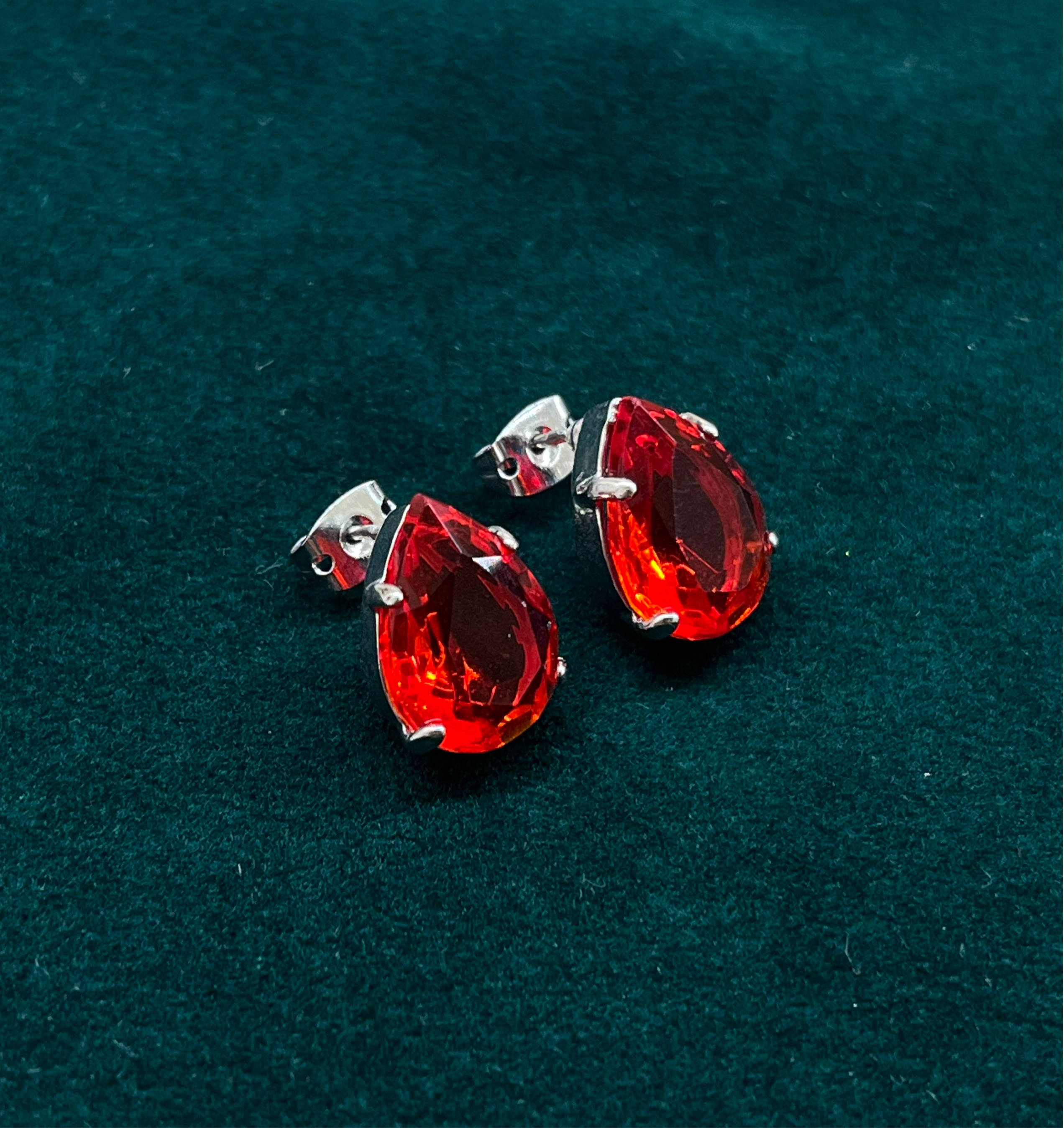 Red teardrop Swarovski Crystals set