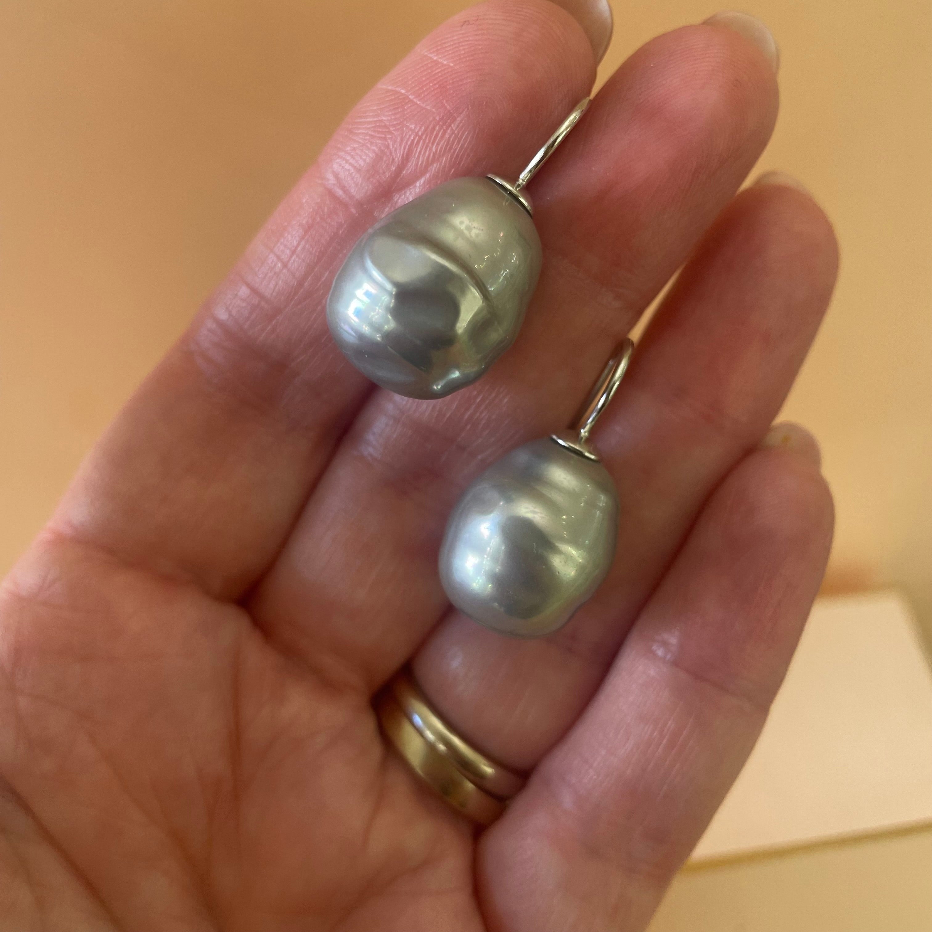 Light grey pearls hooks