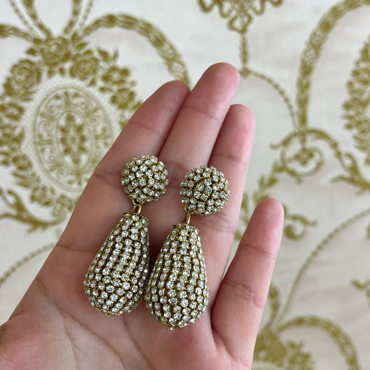 Elegant gold earrings