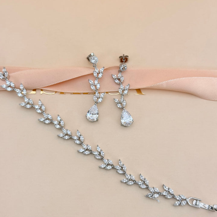 Teardrop and marquise zircone silver earrings and bracelet