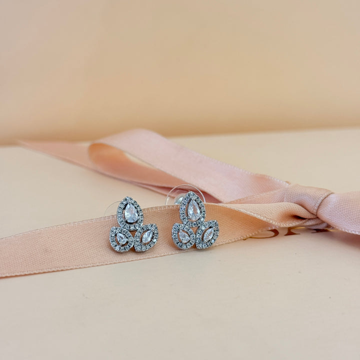 Teardrop zircone silver stud earrings