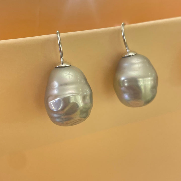 Light grey pearls hooks