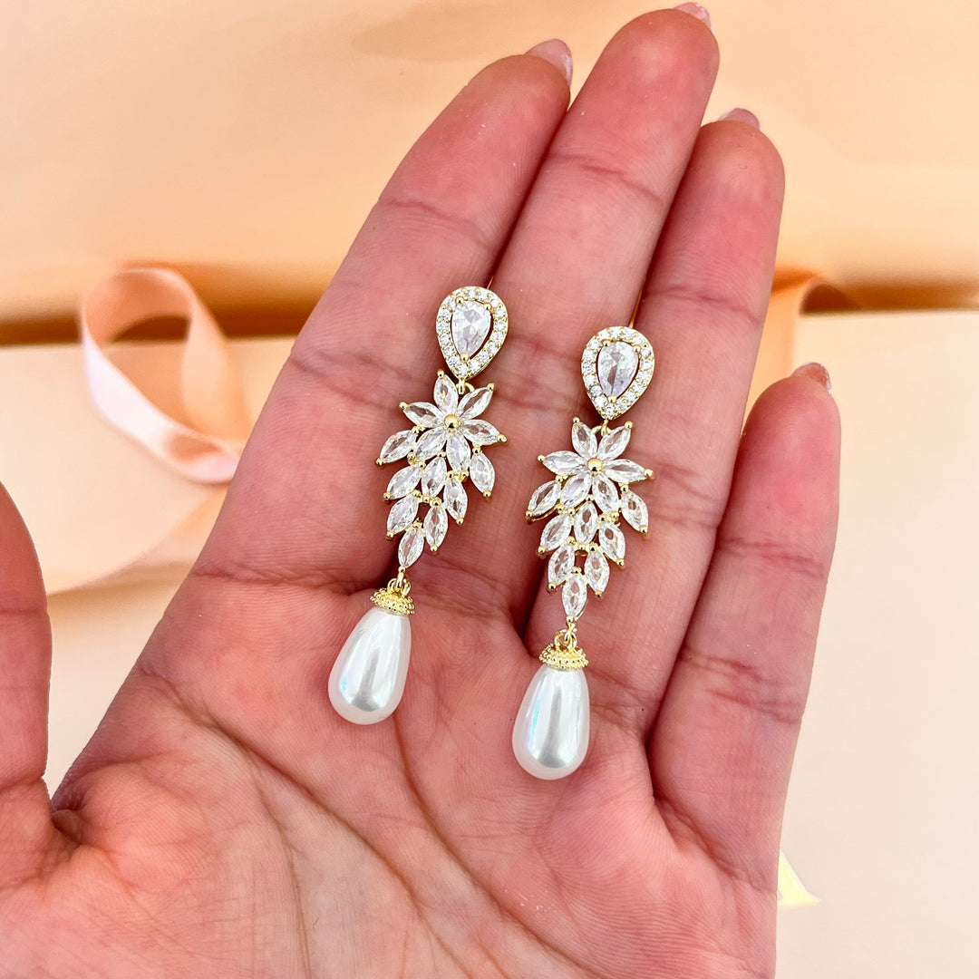 Zircone and white pearls gold plated earrings