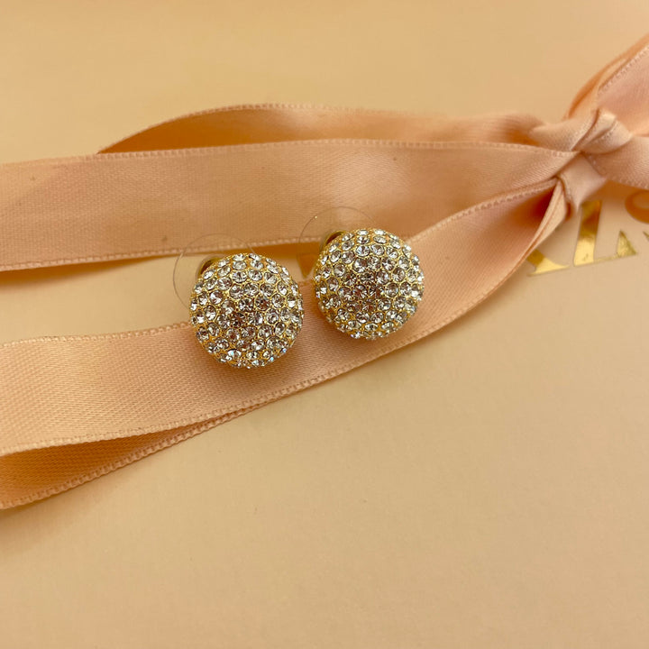 Round studs