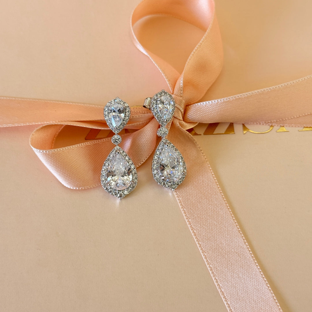 Teardrop zircone silver set