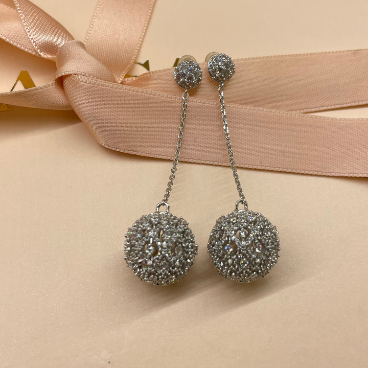 Ball elegant earrings